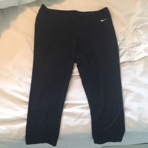 3/4 length black nike leggings